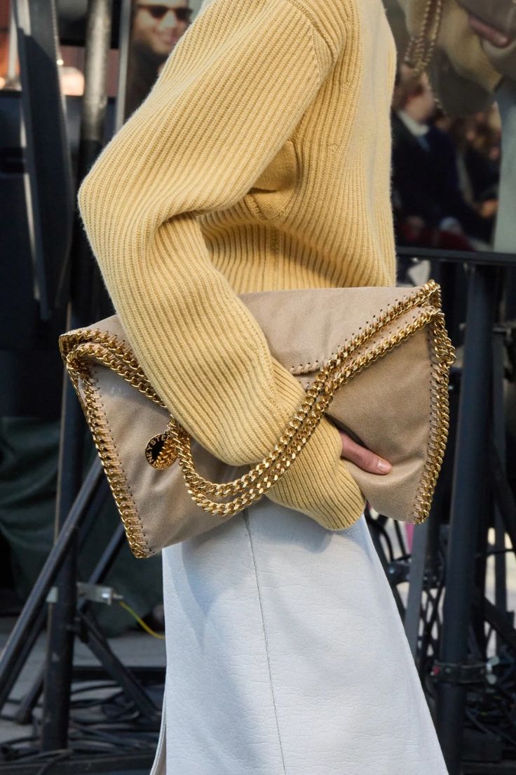 2025's Best Vegan Bag Trends